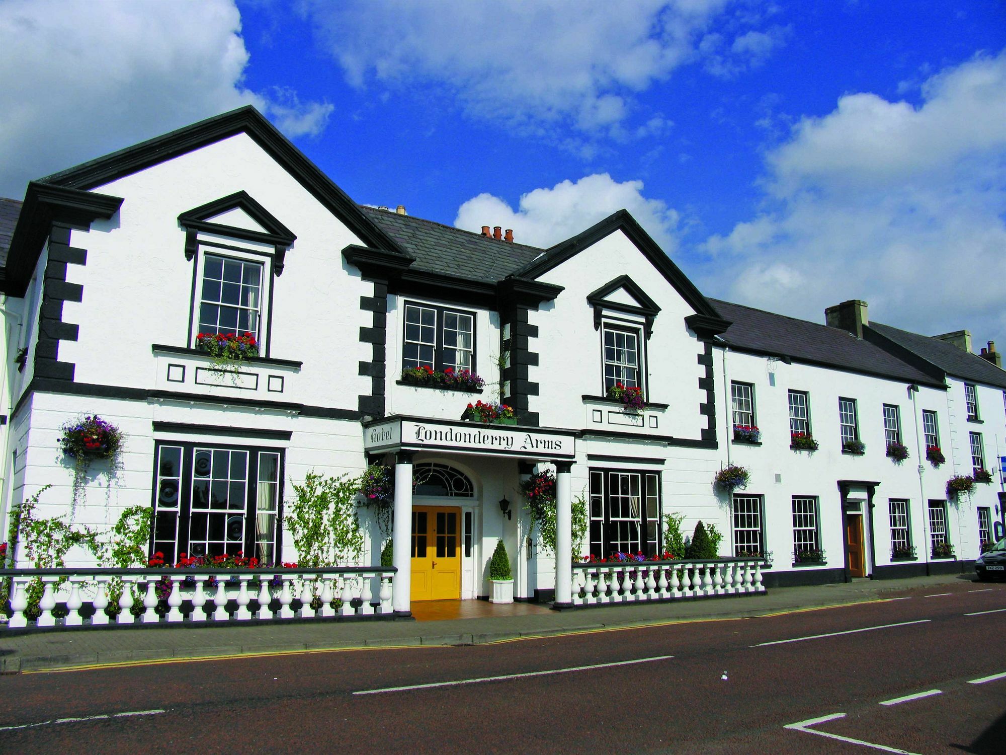 Londonderry Arms Hotel 카를로이 외부 사진